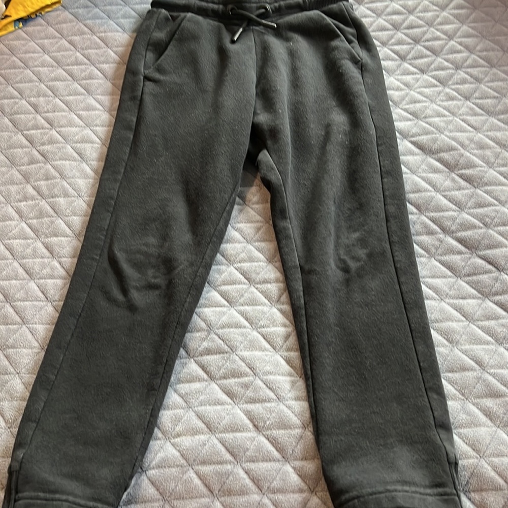 Boys X/S, 4/5. All in Motion Black Joggers with pockets. - Picture 3 of 8